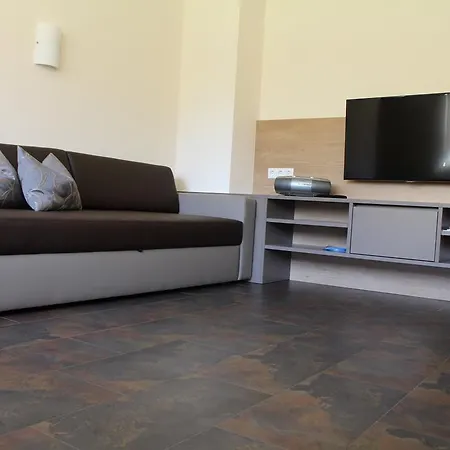 Collina Apartment Pfunds